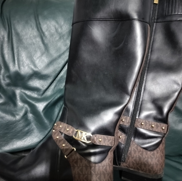 Michael Kors knee high boots size 11M. They are black with the MK EMBLEM - Picture 4 of 6